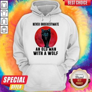 Top Never Underestimate An Old Man With A Wolf Hoodie