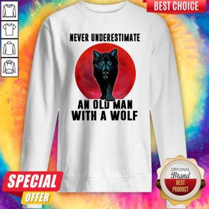 Top Never Underestimate An Old Man With A Wolf Sweatshirt