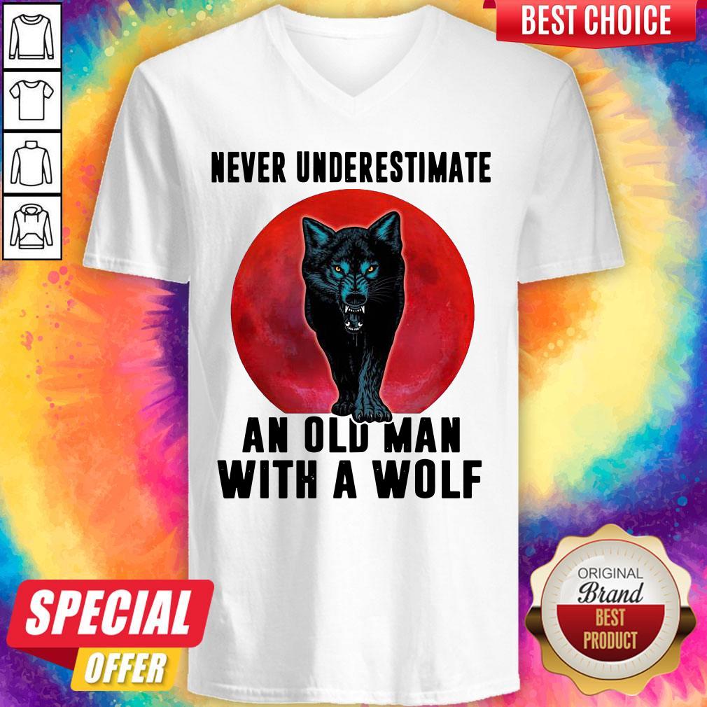Top Never Underestimate An Old Man With A Wolf V-neck Top Never Underestimate An Old Man With A Wolf V-neck