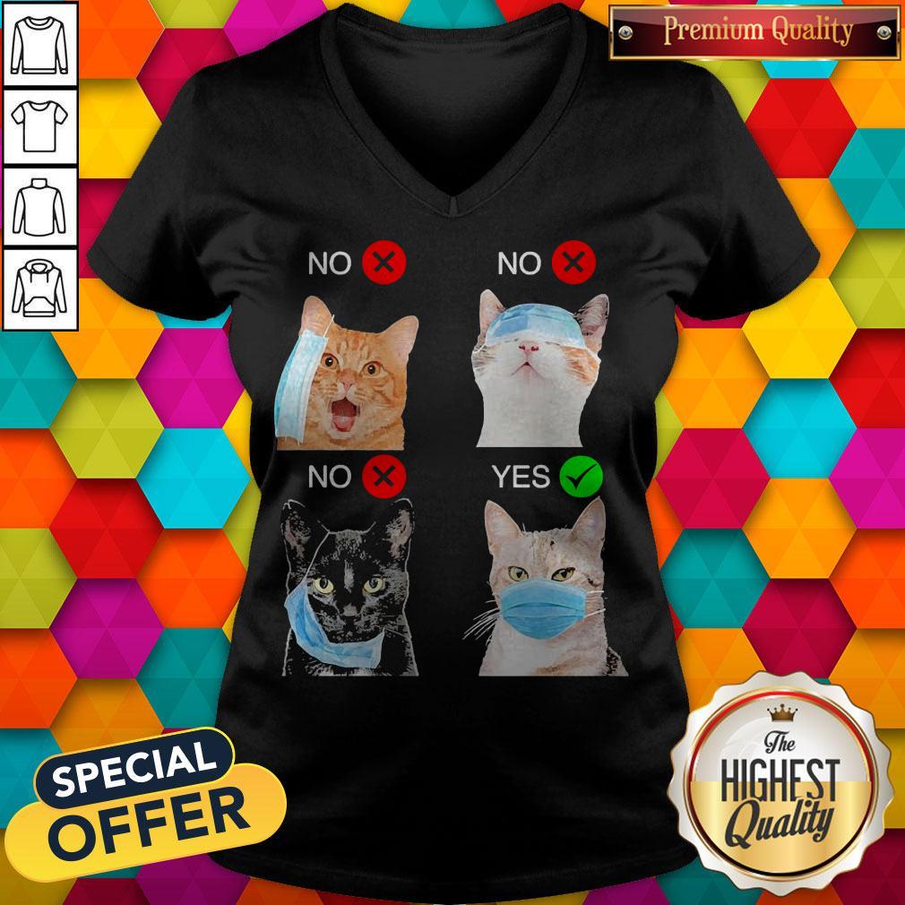 Funny Cat Right Way To Wear Mask Shirt Funny Cat Right Way To Wear Mask V-neck