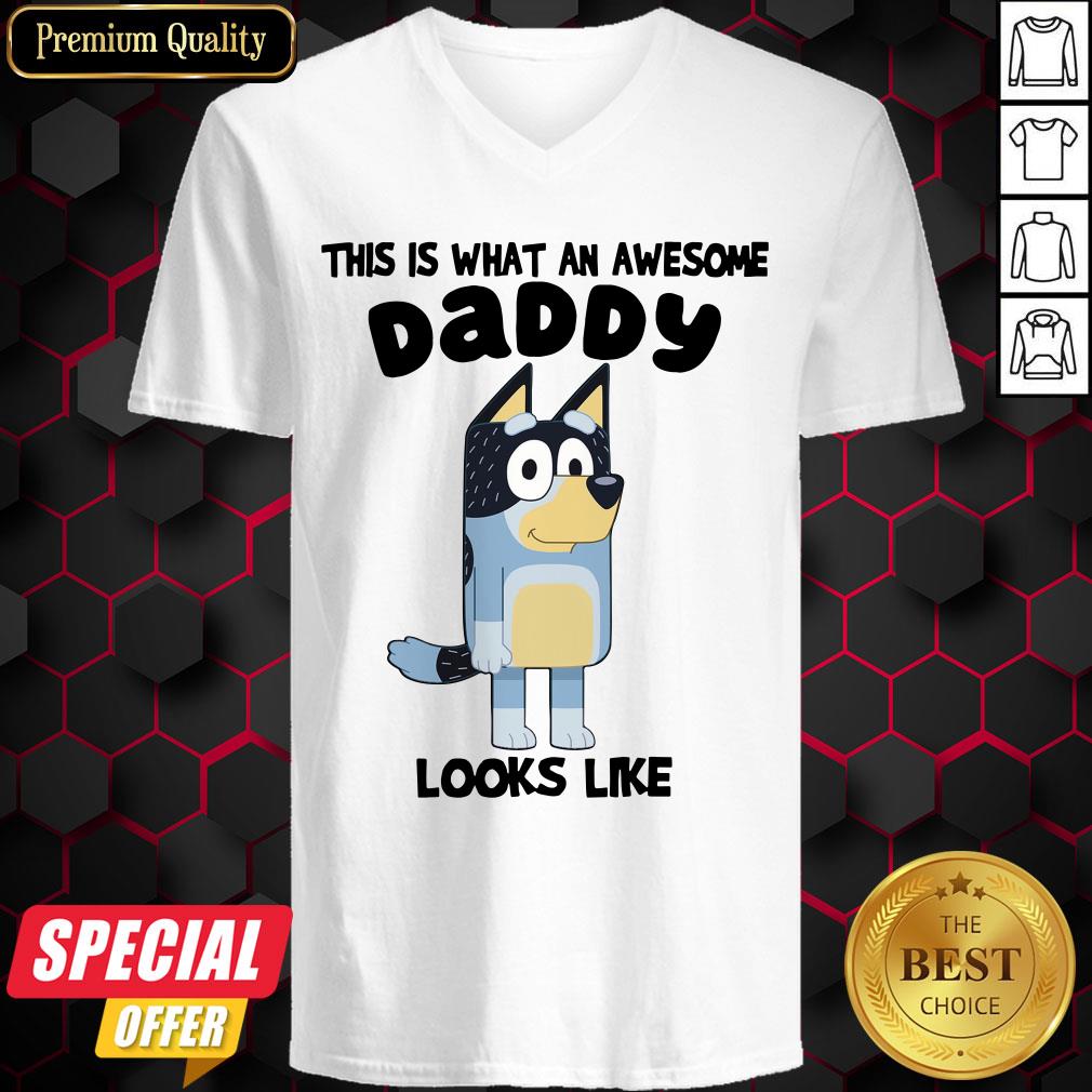 Hot Bluey This Is What An Awesome Daddy Looks Like Shirt Hot Bluey This Is What An Awesome Daddy Looks Like V-neck