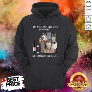 Uma Mulher Nao Pode Viver So De Vinho Ela Tambem Precisa De Gatos Hoodie