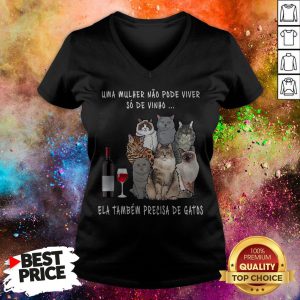 Uma Mulher Nao Pode Viver So De Vinho Ela Tambem Precisa De Gatos V-neck