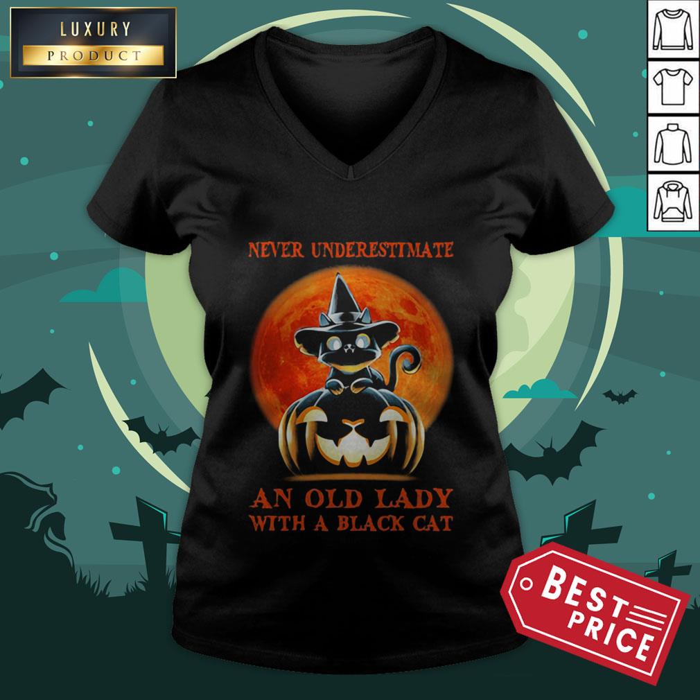 Never Underestimate An Old Lady With A Black Cat Pumpkin Sunset Halloween Shirt Never Underestimate An Old Lady With A Black Cat Pumpkin Sunset Halloween V-neck
