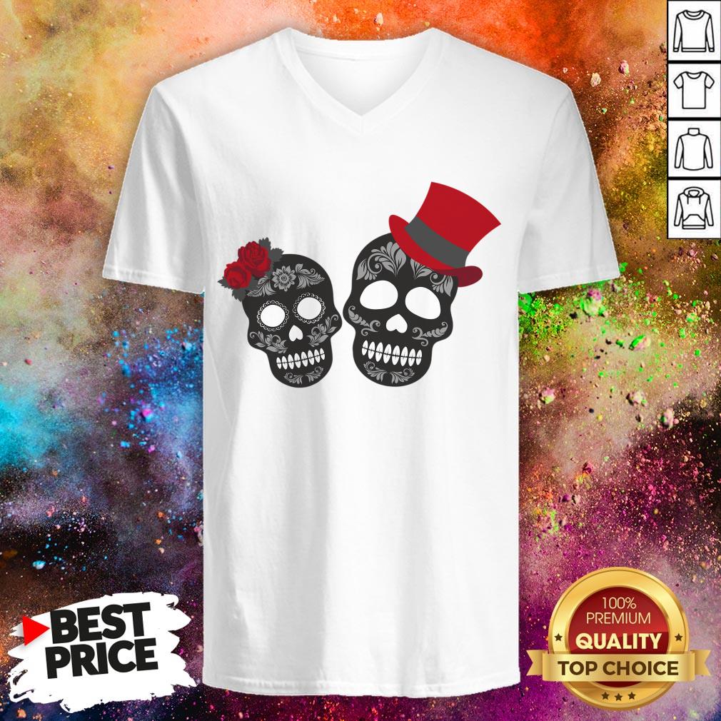 Day Of The Dead Dia De Muertos Sugar Skulls Couple Shirt Day Of The Dead Dia De Muertos Sugar Skulls Couple V-neck