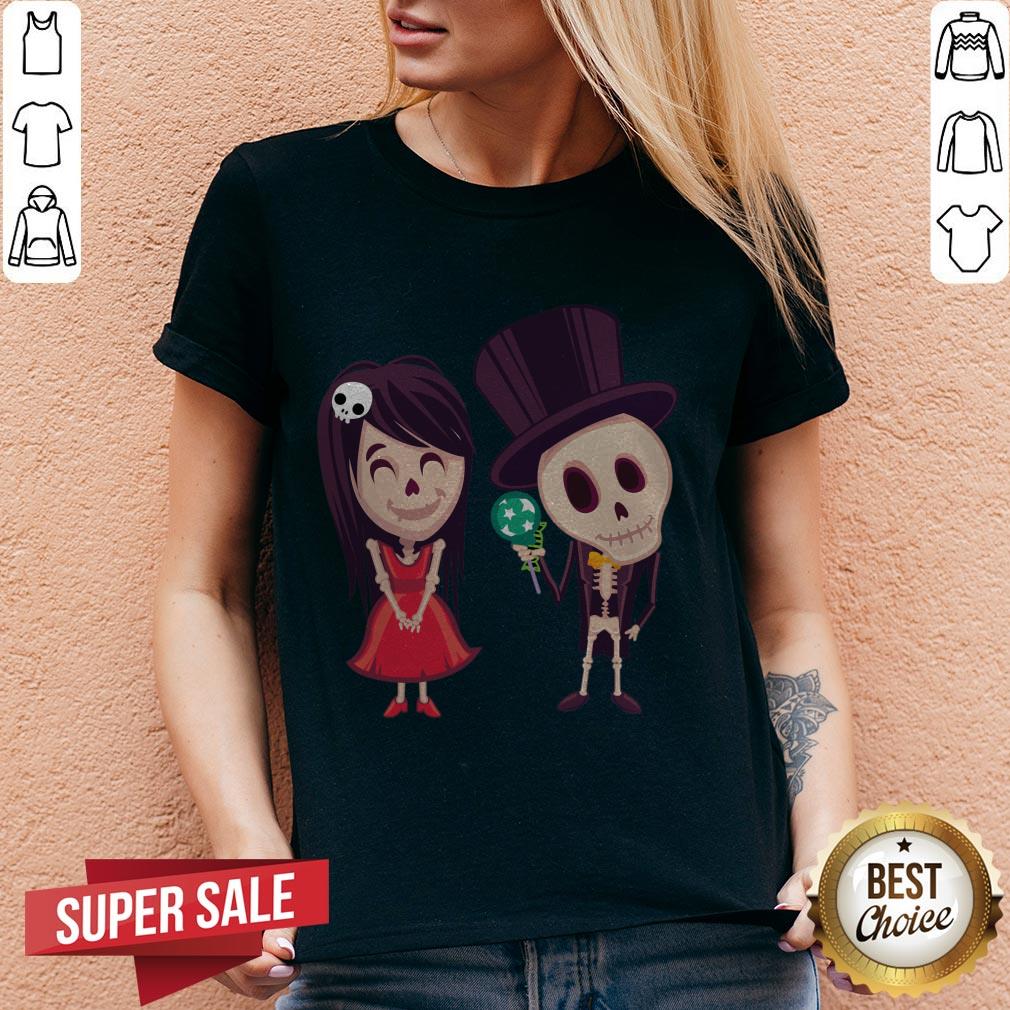 Spooky Halloween Day Of The Dead Skeleton Couple Shirt Spooky Halloween Day Of The Dead Skeleton Couple V-neck