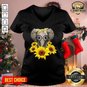 Pretty Elephant Love Sunflower V-neck - Design By T-shirtbear.com