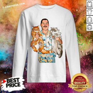Freddie Mercury Hug Cats Sweatshirt - Design By T-shirtbear.com