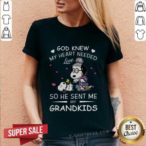 Confident Snoopy And Woodstock God Sent Me My Grandkids 2021 V-neck - Design by T-shirtbear.com