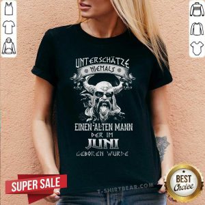 Unterschatze Niemals Einen Alten Mann Juni Viking V-neck