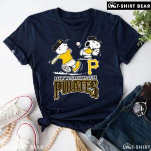 Peanuts Charlie Brown And Snoopy Playing Baseball Pittsburgh Pirates T-Shirt