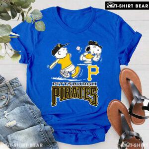 Peanuts Charlie Brown And Snoopy Playing Baseball Pittsburgh Pirates T-Shirt
