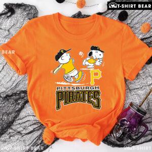 Peanuts Charlie Brown And Snoopy Playing Baseball Pittsburgh Pirates T-Shirt