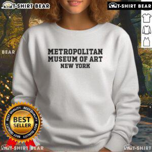 Cozy sweatshirt featuring the iconic logo of the Metropolitan Museum of Art in New York, perfect for art lovers.