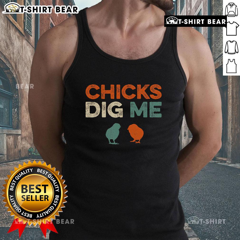 Vintage tank top featuring 'Top Chicks Dig Me' slogan, perfect for casual summer style and retro fashion enthusiasts.