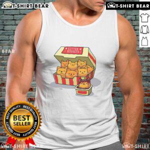 Adorable kitten nuggets food pun tank top for cat lovers, perfect for casual wear and showcasing your love for cats.