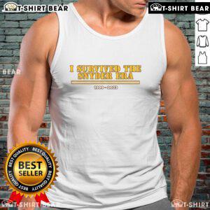 Good I Survived The Snyder Era Tank Top featuring bold text on a stylish black fabric, perfect for fans of superhero films.