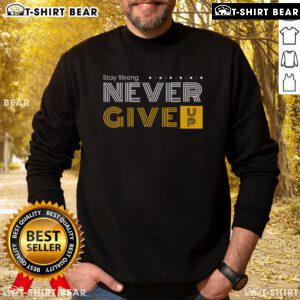 Cozy 'Stay Strong and Never Give Up' sweatshirt in a motivational design, perfect for workouts or casual wear.