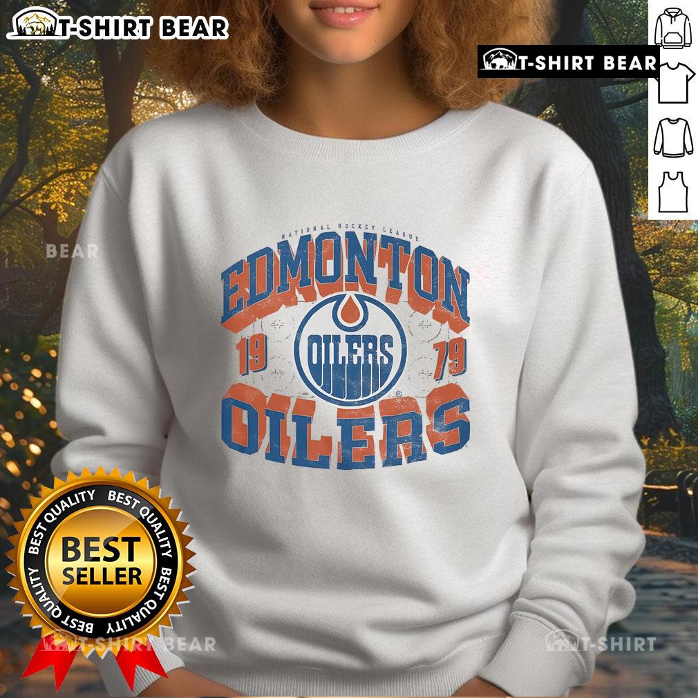 Edmonton Oilers rink sweatshirt featuring an arched wordmark design, perfect for fans and cozy wear.