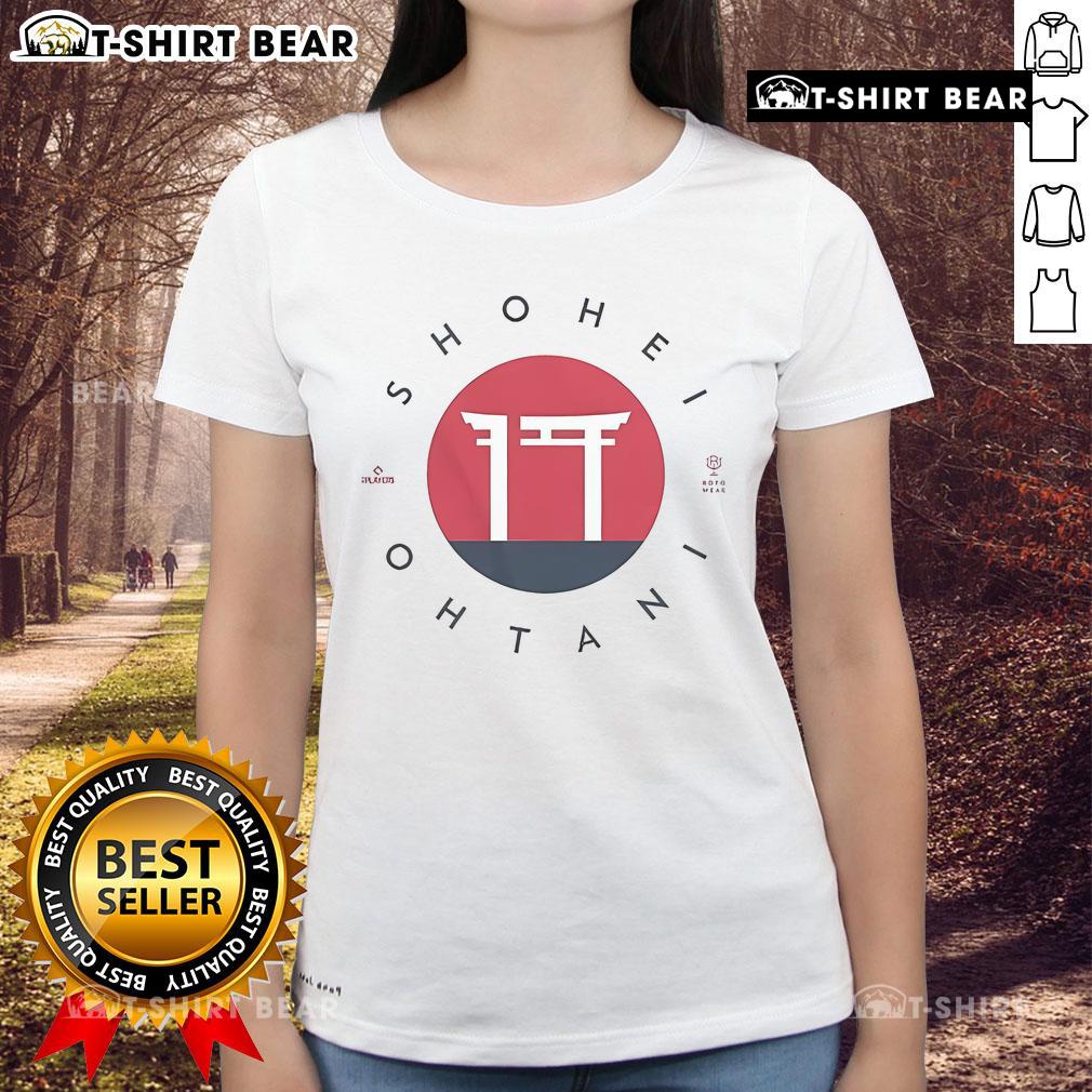 Top Shohei Ohtani 17 logo displayed on a stylish ladies tee, perfect for baseball fans and sports enthusiasts.