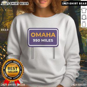 Cozy Nice Omaha Distance 950 Miles sweatshirt in gray, perfect for travel lovers and fans of Omaha.