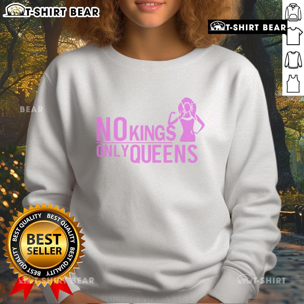 Stylish 'Pretty No Kings Only Queens' sweatshirt in black, perfect for empowering women's fashion and casual wear.