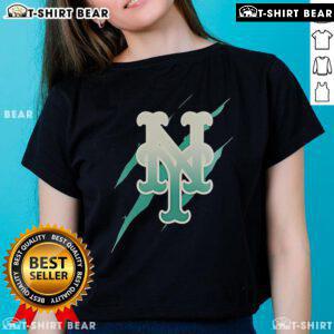 Top Jurassic World Rebirth New York Mets logo ladies tee featuring vibrant design for baseball fans.