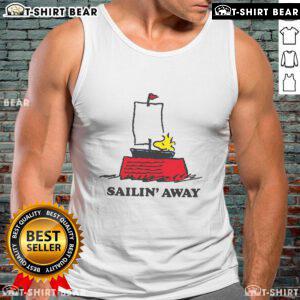 Woman wearing a Top Peanuts Sailin Away tank top, featuring a fun nautical design with iconic Peanuts characters.