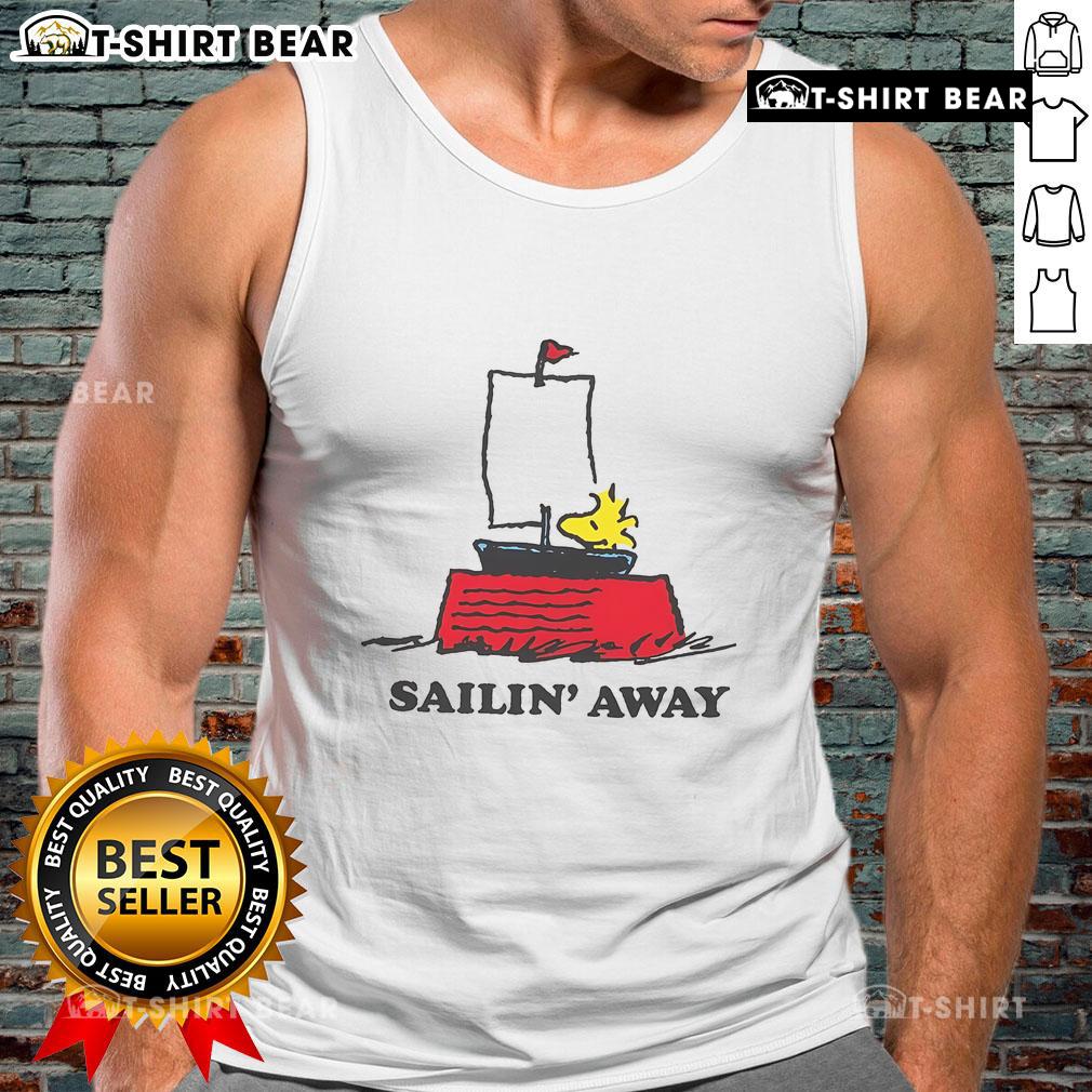 Woman wearing a Top Peanuts Sailin Away tank top, featuring a fun nautical design with iconic Peanuts characters.