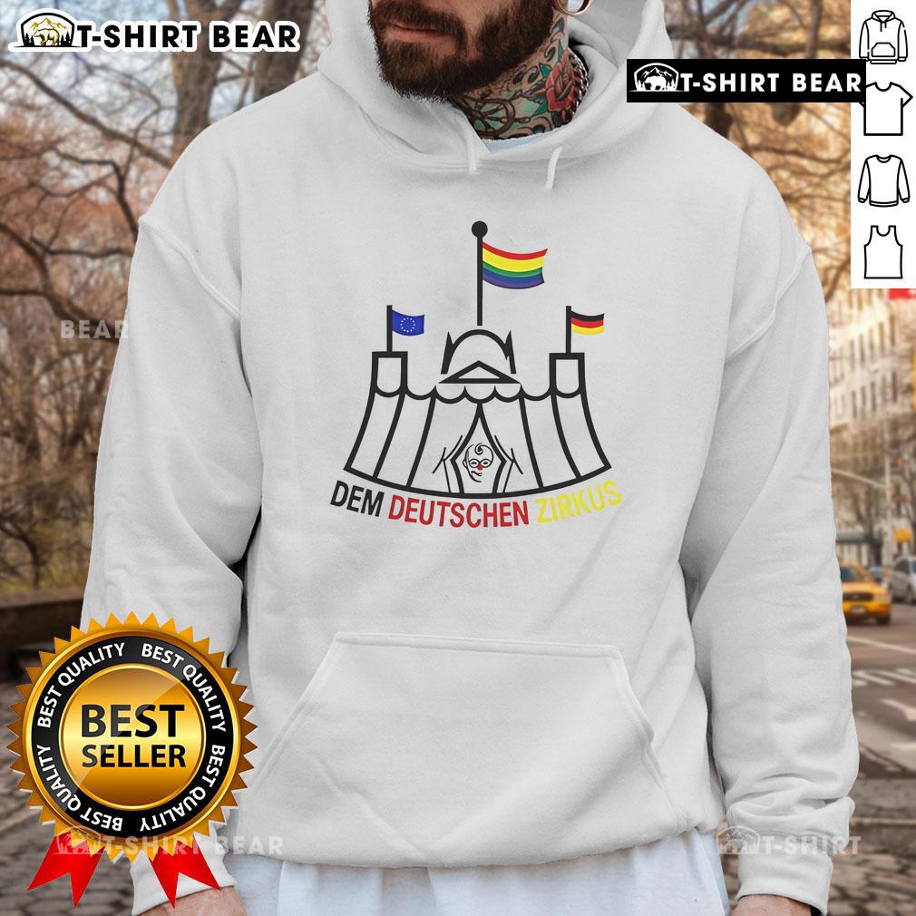 Stylish Top-Dem-Deutschen-Zirkus-Hoodie in vibrant colors, perfect for circus fans and casual wear enthusiasts.