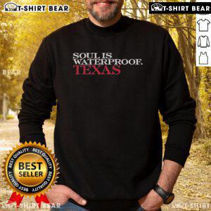 Top Soul waterproof Texas sweatshirt in a cozy fit, perfect for chilly days and outdoor adventures.