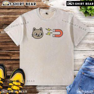 Cute Pussy Magnet Cat washed t-shirt featuring an adorable cat graphic, perfect for cat lovers and casual wear.