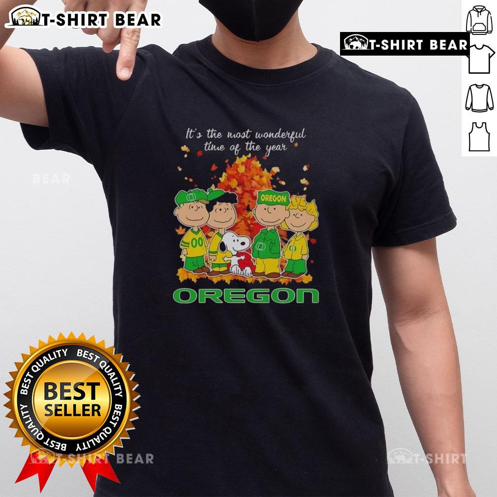 Nice The Peanuts Character Oregon Ducks It'S The Most Wonderful Time Of The Year T-Shirt