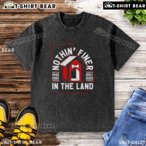 Top Georgia Bulldogs 'Nothin Finer In The Land' washed t-shirt in red, perfect for fans and game day. Show your team spirit!