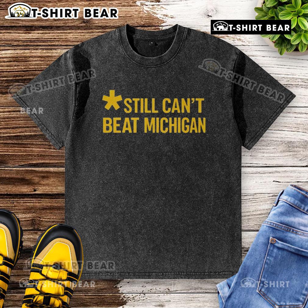 Top Still Can't Beat Michigan washed t-shirt in navy blue, perfect for fans celebrating their team spirit.