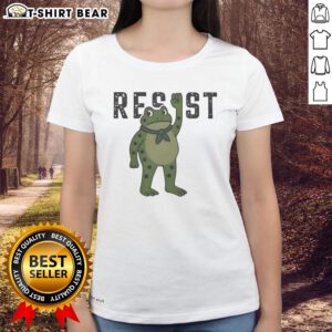 Good Resist Portland Frog Ladies Tee featuring a vibrant frog graphic and stylish design for eco-conscious fashion lovers.