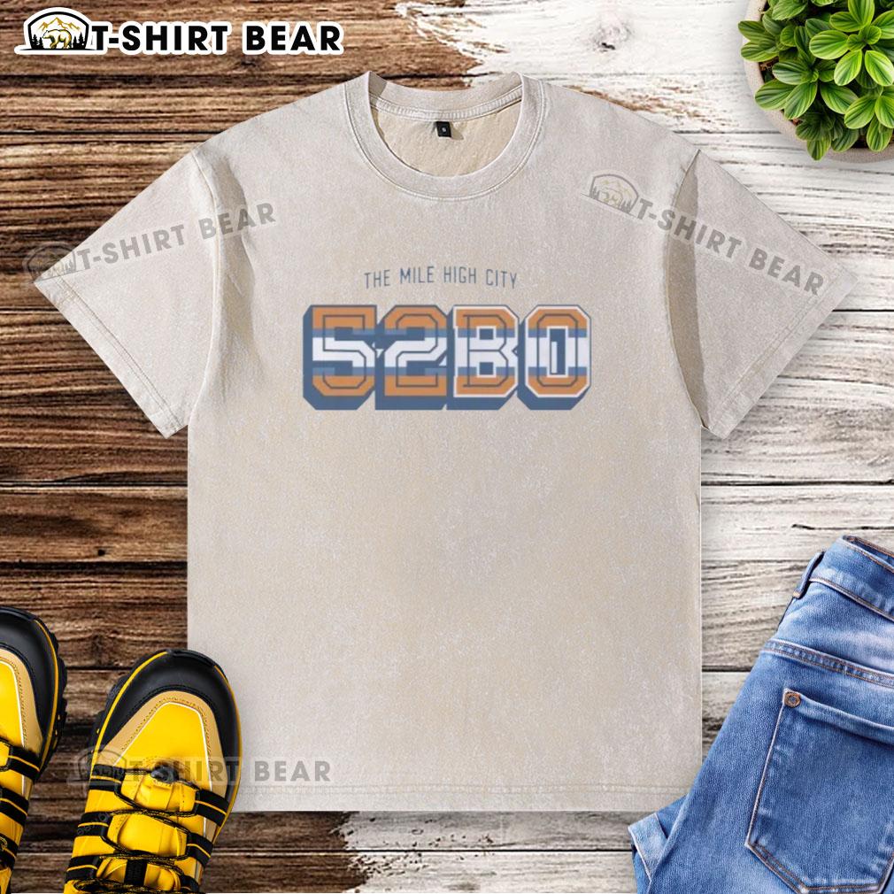 Men's Denver Broncos washed t-shirt featuring vintage design, perfect for showing team spirit in the Mile High City.