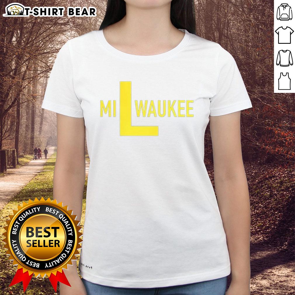 Milwaukee Brewers L logo ladies tee, featuring a stylish design perfect for fans. Comfortable and trendy for game day.