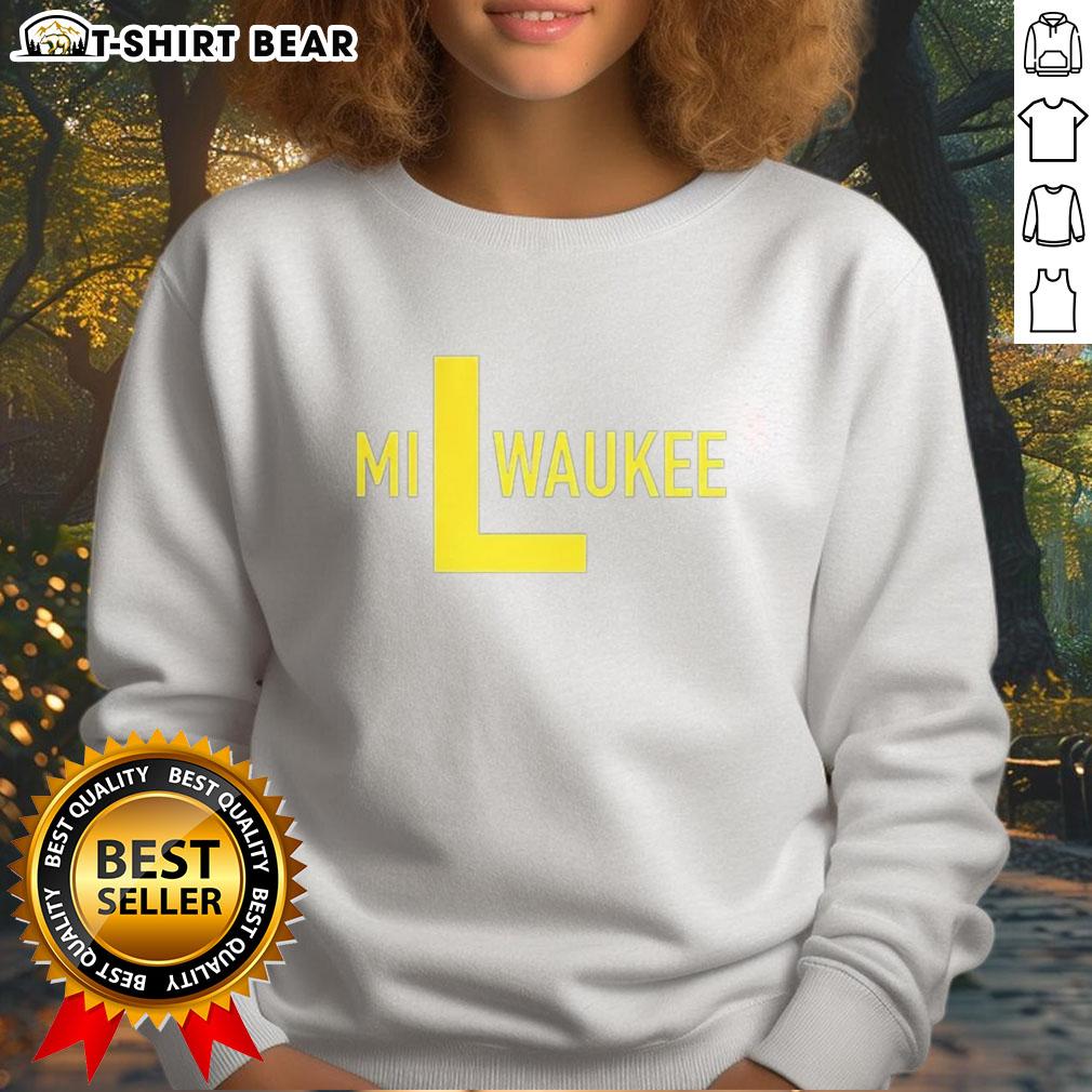 Stylish Nice Milwaukee Brewers L Logo Sweatshirt featuring a bold team logo, perfect for fans and casual wear.