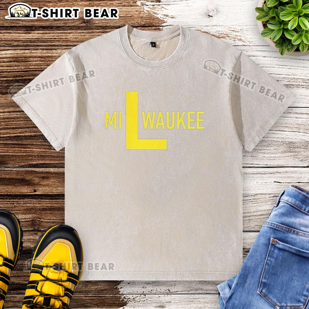 Nice Milwaukee Brewers L Logo Washed T-Shirt featuring a vintage design perfect for baseball fans.