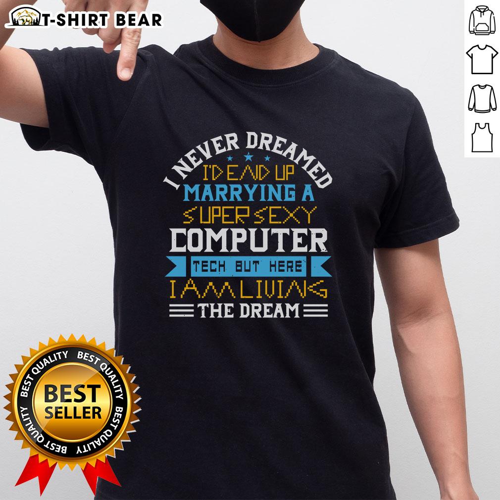Alt Text: Premium I Never Dreamed Id End Up Marrying A Super Sexy Computer Tech T-Shirt featuring a stylish design and vibrant colors.