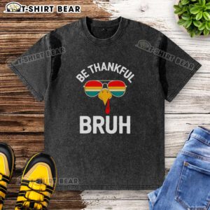 Stylish boys' washed t-shirt featuring 'Be Thankful Bruh' and a turkey design for Thanksgiving celebrations.
