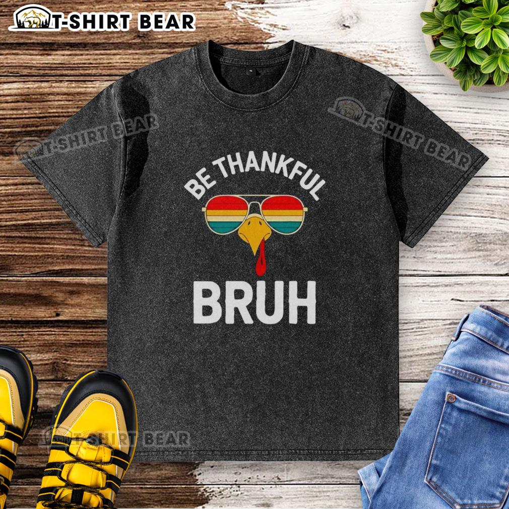 Stylish boys' washed t-shirt featuring 'Be Thankful Bruh' and a turkey design for Thanksgiving celebrations.