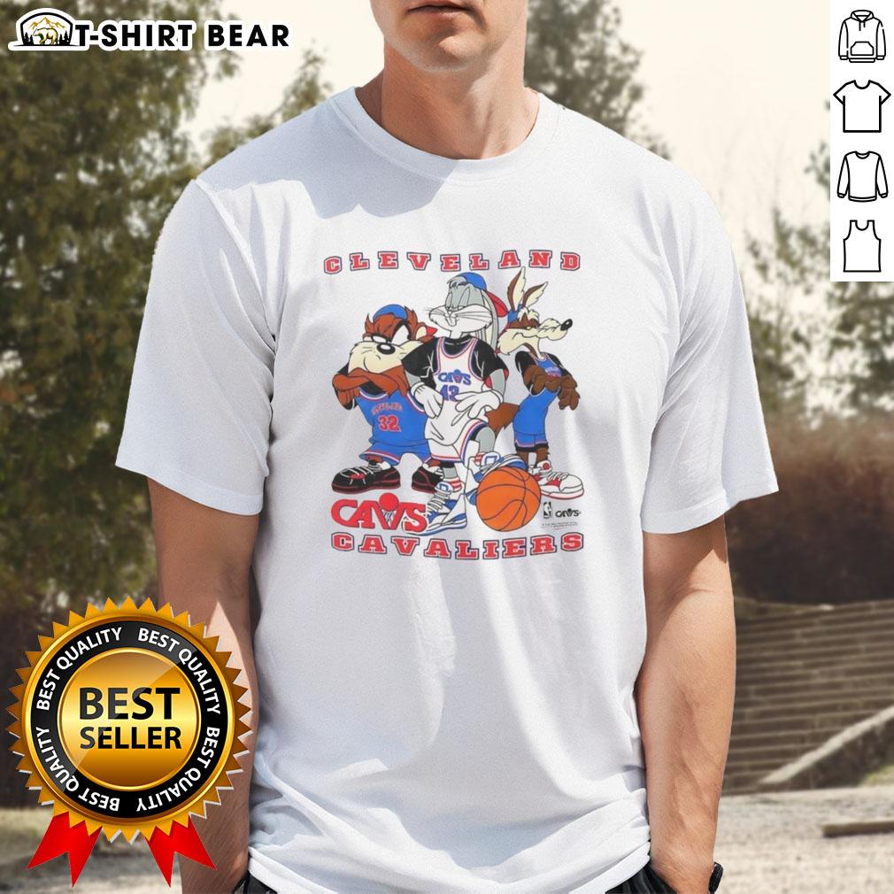 Top Cleveland Cavaliers NBA x Looney Tunes cartoon characters T-shirt featuring iconic designs and vibrant colors.