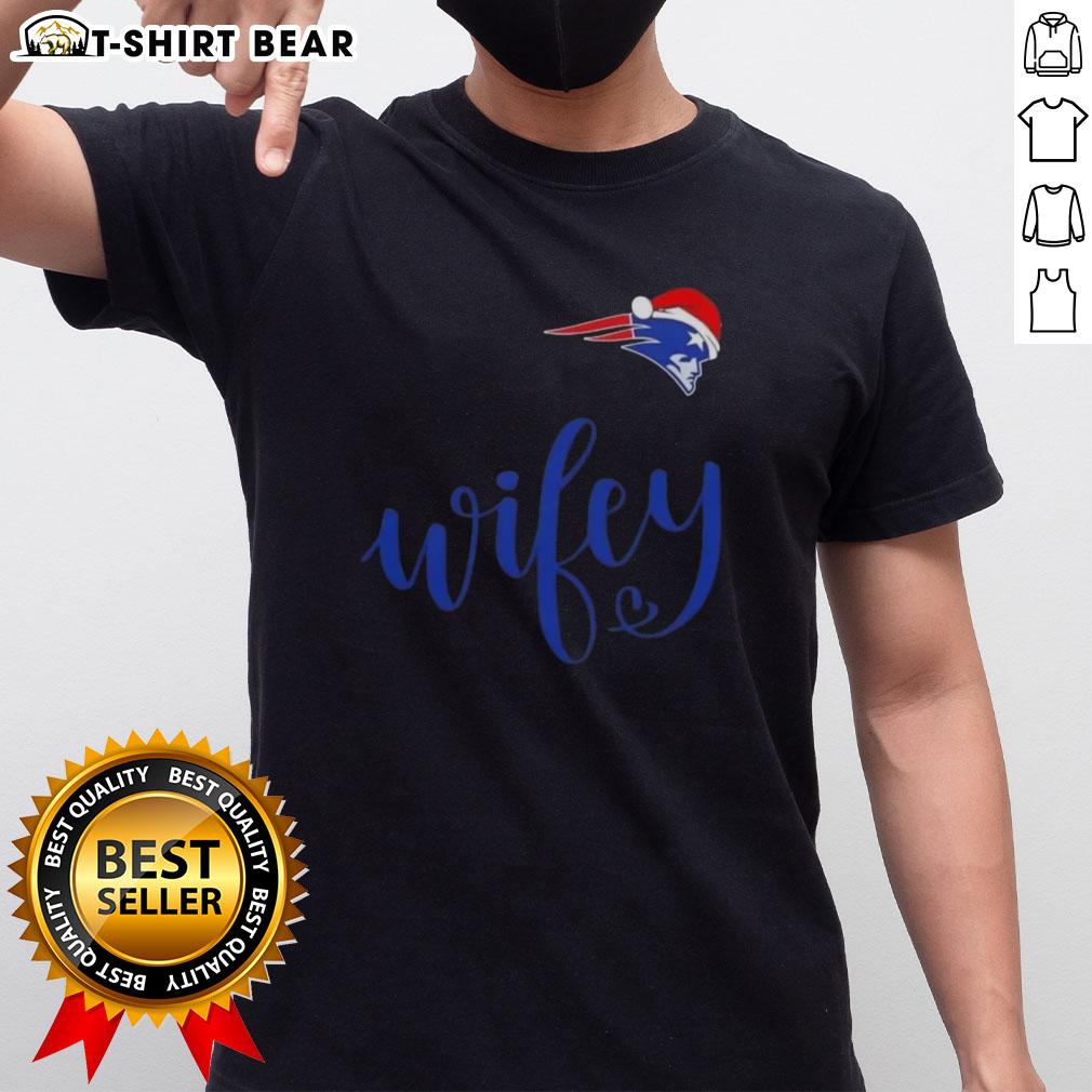 Alt Text: Pretty Wifey New England Patriots Santa Hat Merry Christmas T-Shirt featuring festive design for holiday cheer.