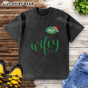 Pretty Wifey New York Jets Santa Hat Merry Christmas washed t-shirt design featuring festive football spirit.