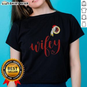 Pretty Wifey Washington Redskins Santa Hat Merry Christmas Ladies Tee featuring festive design for holiday fans.
