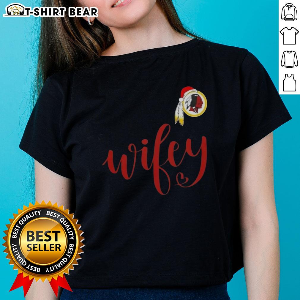 Pretty Wifey Washington Redskins Santa Hat Merry Christmas Ladies Tee featuring festive design for holiday fans.