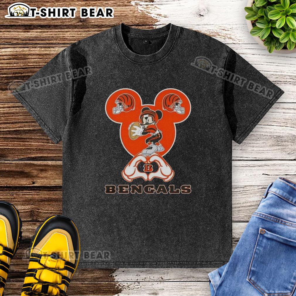 Top Mickey Hands Heart Cincinnati Bengals Football Washed T Shirt Top Mickey Hands Heart Cincinnati Bengals Football Washed T-Shirt featuring a playful design for fans.