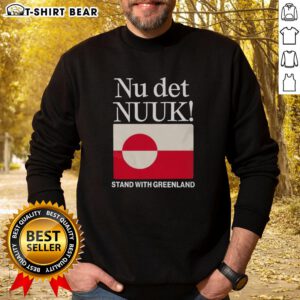 Good Nu Det Nuuk sweatshirt featuring the Greenland flag, perfect for stylish comfort and showcasing Greenlandic pride.